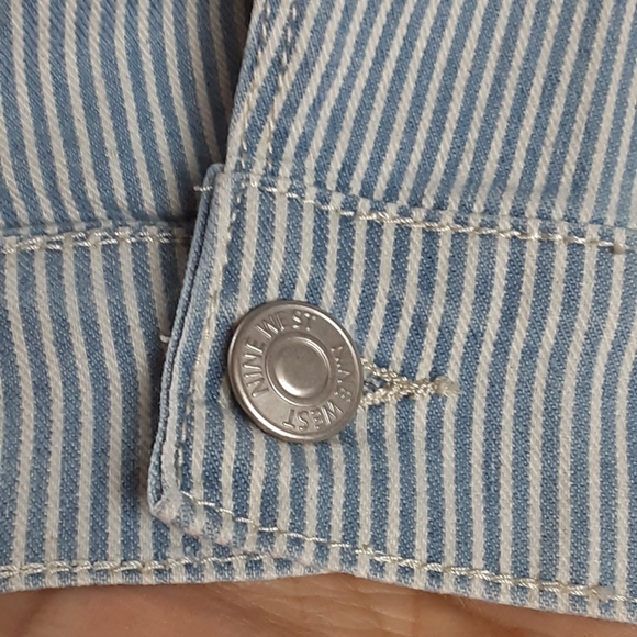 NWT Striped Jean Jacket Size Medium - Picture 4 of 16